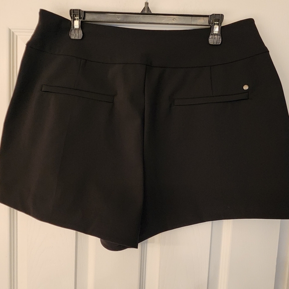 GREYSON Lyra Short in Shepherd Black Size XL - Picture 8 of 15